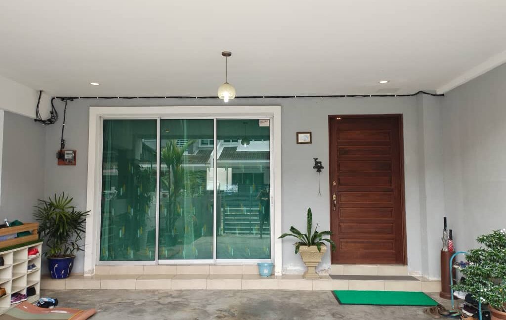 Rumah Dua Tingkat Untuk Dijual Taman Puncak Jelapang