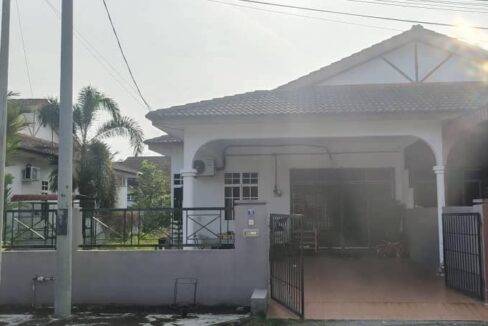 Rumah untuk dijual di Teluk Intan.