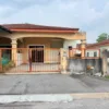 Rumah Teres Setingkat untuk dijual di Taman Puspa Indah