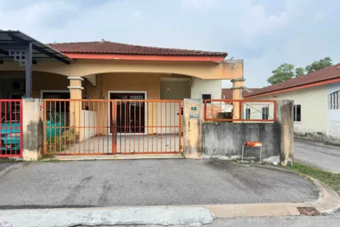 Rumah Teres Setingkat untuk dijual di Taman Puspa Indah
