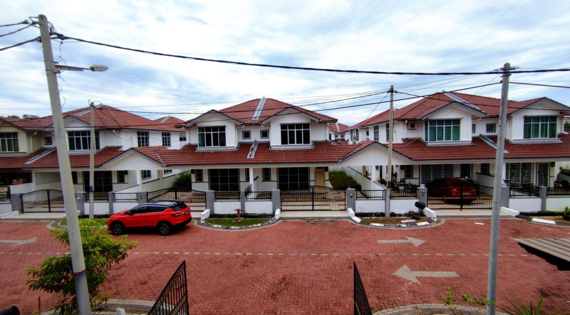 Rumah Kluster Semi-D Dua Tingkat