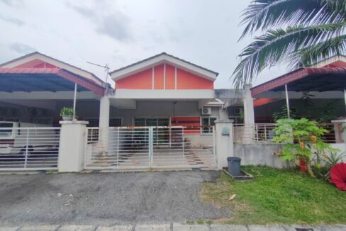 Rumah Setingkat Untuk Dijual Di Lakeville, Seri Iskandar