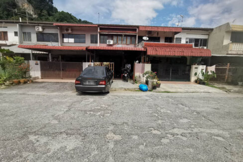Rumah Teres Dua Tingkat Untuk Dijual Di Taman Cempaka