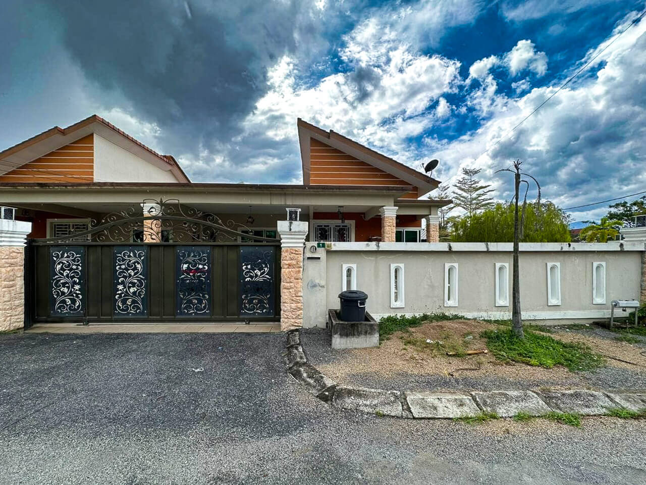 RUMAH SEMI-D UNTUK DIJUAL DI MEDAN KLEBANG MEWAH, CHEMOR