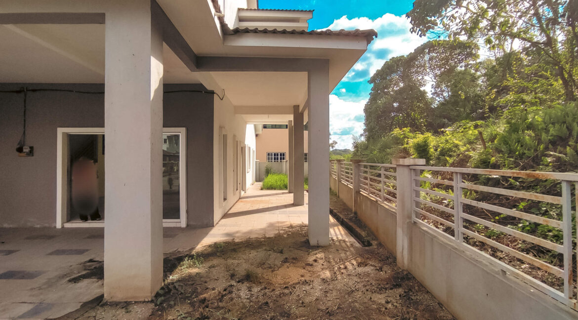 rumah-teres-2-tingkat-corner-lot-untuk-dijual-taman-saujana-indah-batu-gajah-05