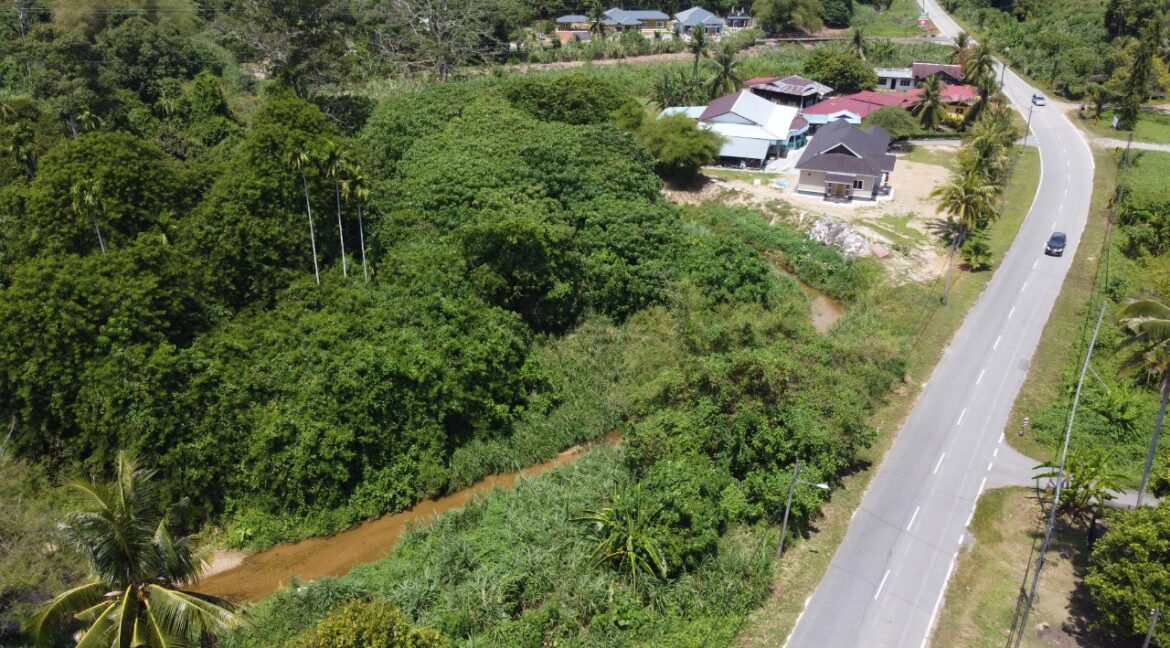 tanah-pertanian-ada-sungai-tepi-jalan-untuk-dijual-lenggong-perak-03