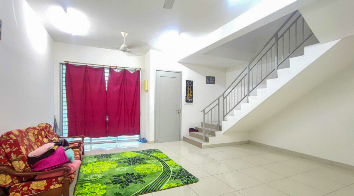 rumah-teres-2-tingkat-untuk-dijual-di-taman-klebang-putra-klebang-03