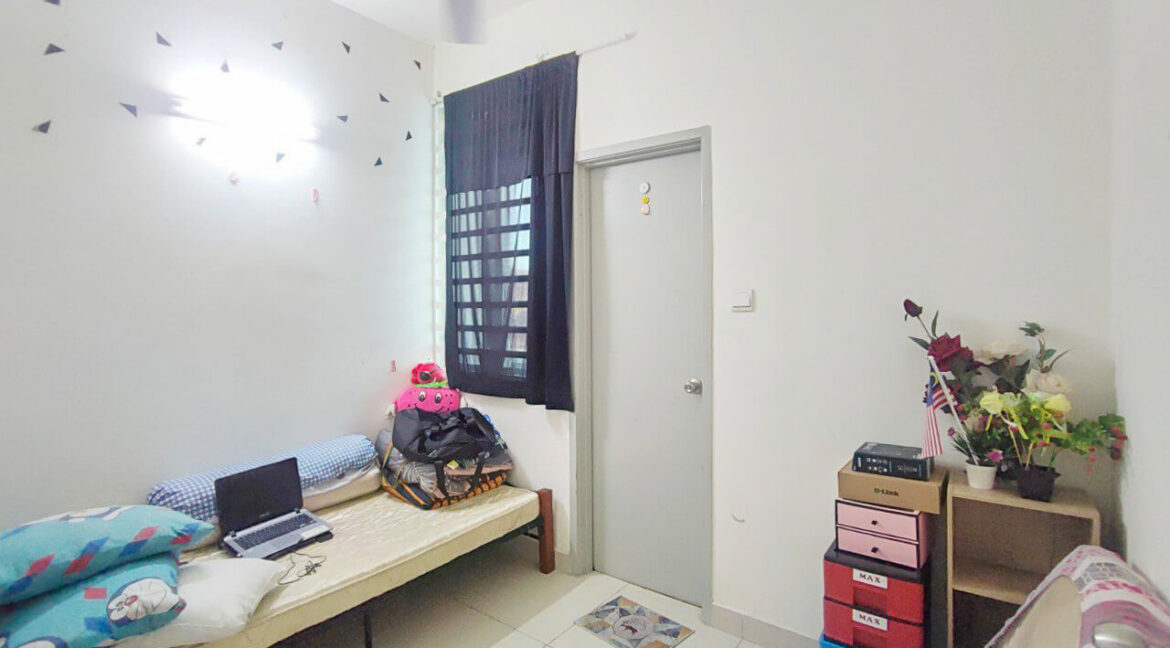 rumah-teres-2-tingkat-untuk-dijual-di-taman-klebang-putra-klebang-07