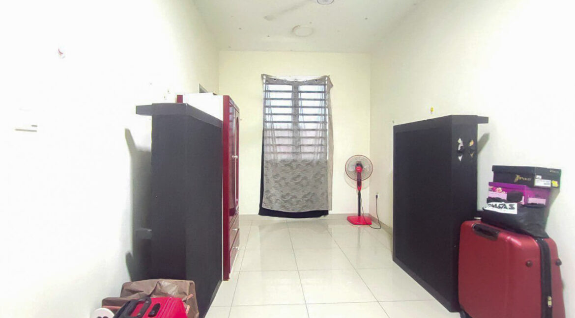 rumah-teres-2-tingkat-untuk-dijual-di-taman-klebang-putra-klebang-08