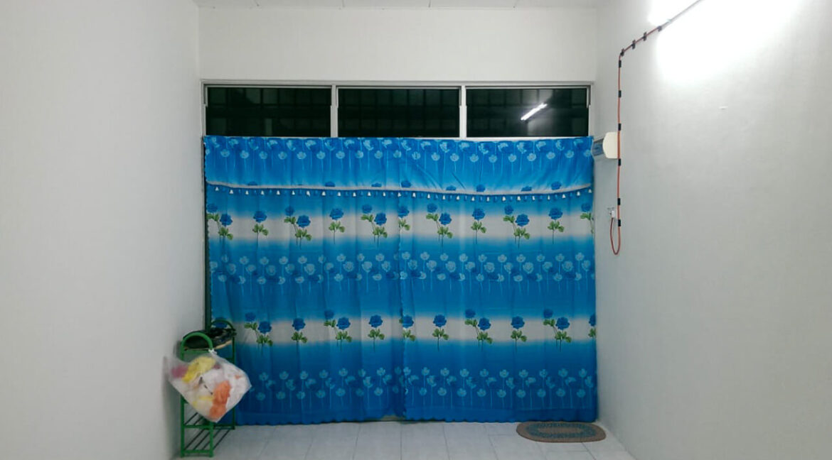 teres-freehold-untuk-dijual-depan-padang-di-batu-gajah-02