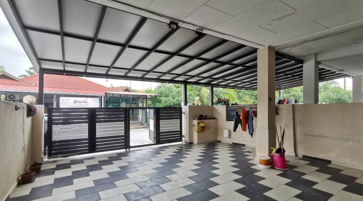 teres-taman-emas-dengkil-fizah-ejen-hartanah-002