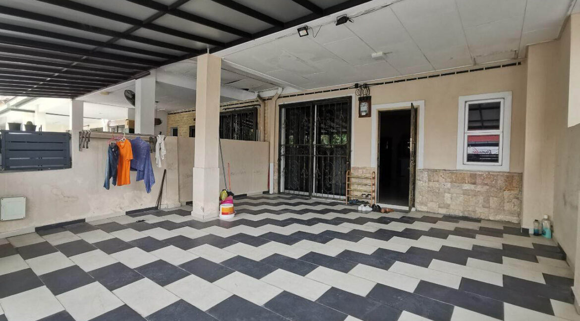 teres-taman-emas-dengkil-fizah-ejen-hartanah-004