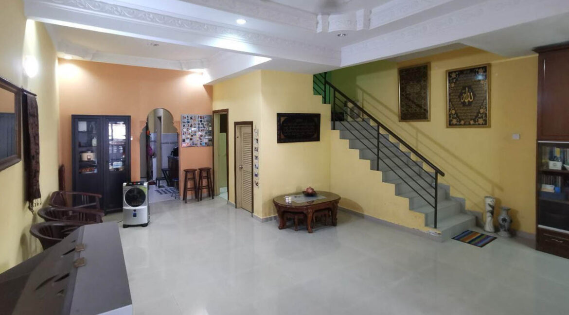 teres-taman-emas-dengkil-fizah-ejen-hartanah-005