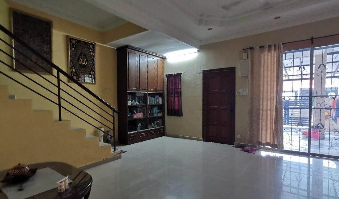 teres-taman-emas-dengkil-fizah-ejen-hartanah-009