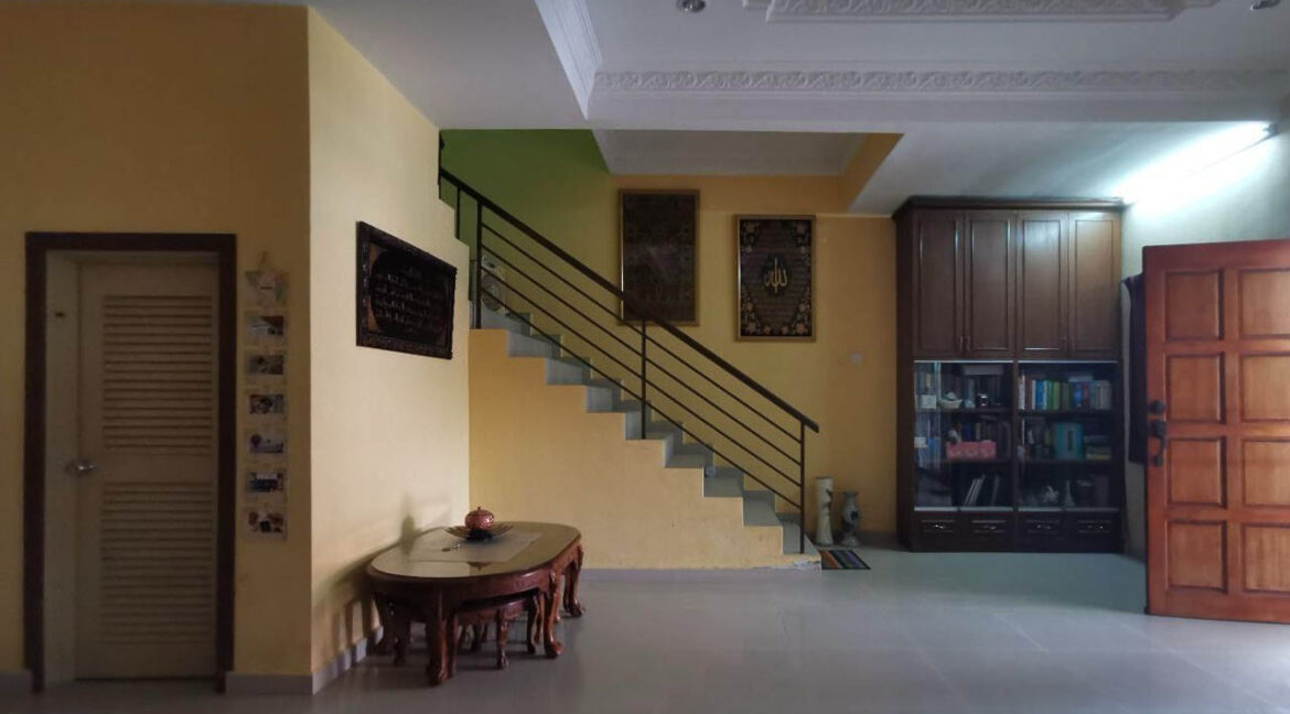 teres-taman-emas-dengkil-fizah-ejen-hartanah-010