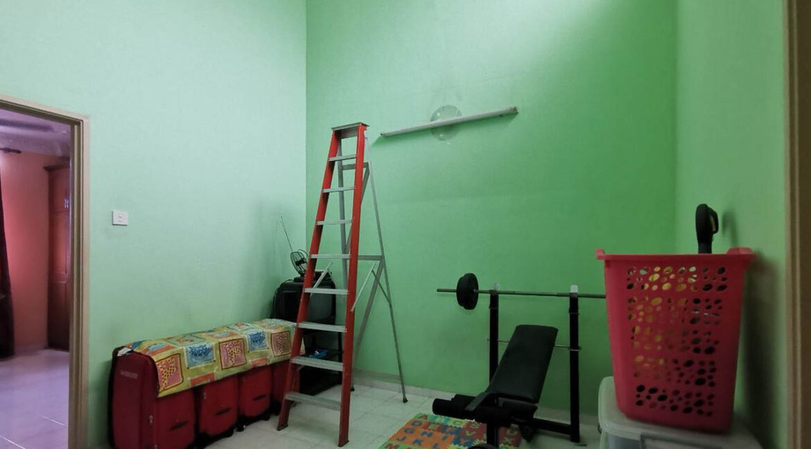 teres-taman-emas-dengkil-fizah-ejen-hartanah-013