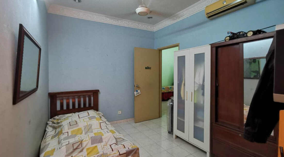 teres-taman-emas-dengkil-fizah-ejen-hartanah-015