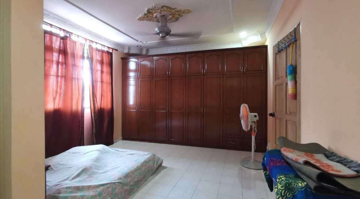 teres-taman-emas-dengkil-fizah-ejen-hartanah-018