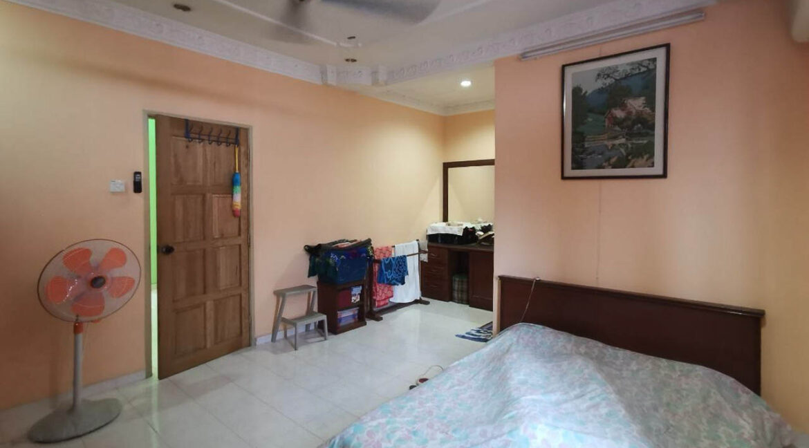 teres-taman-emas-dengkil-fizah-ejen-hartanah-019