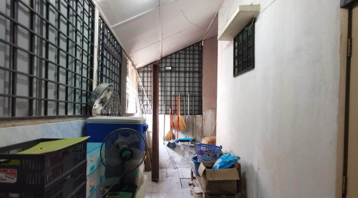 teres-taman-emas-dengkil-fizah-ejen-hartanah-024