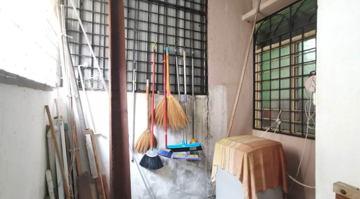 teres-taman-emas-dengkil-fizah-ejen-hartanah-025