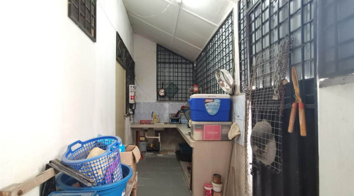 teres-taman-emas-dengkil-fizah-ejen-hartanah-026