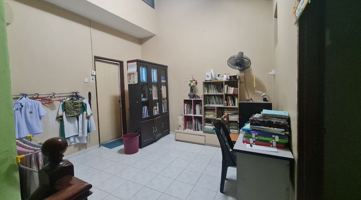 rumah-cantik-2-tingkat-pekan-razaki-ipoh-untuk-dijual-12