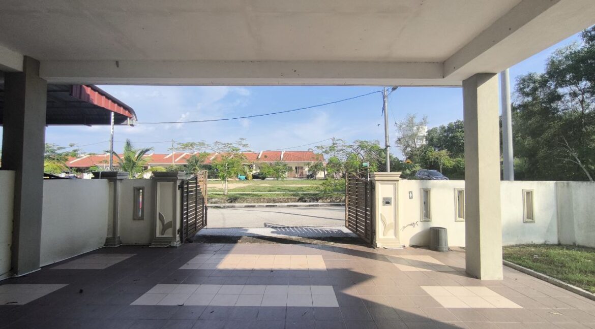 rumah-corner-lot-depan-padang-untuk-dijual-di-sungkai-perdana-03