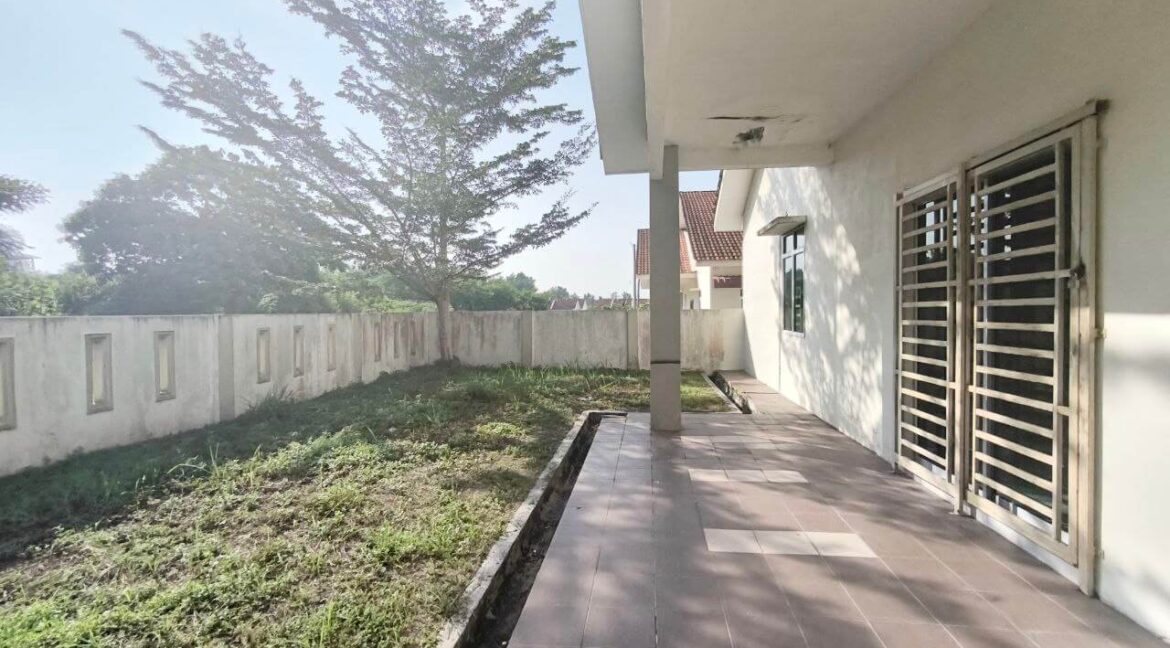 rumah-corner-lot-depan-padang-untuk-dijual-di-sungkai-perdana-05