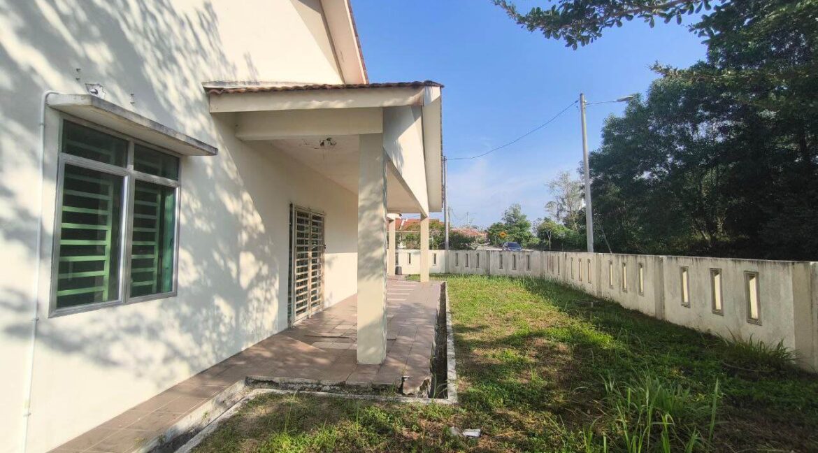 rumah-corner-lot-depan-padang-untuk-dijual-di-sungkai-perdana-07