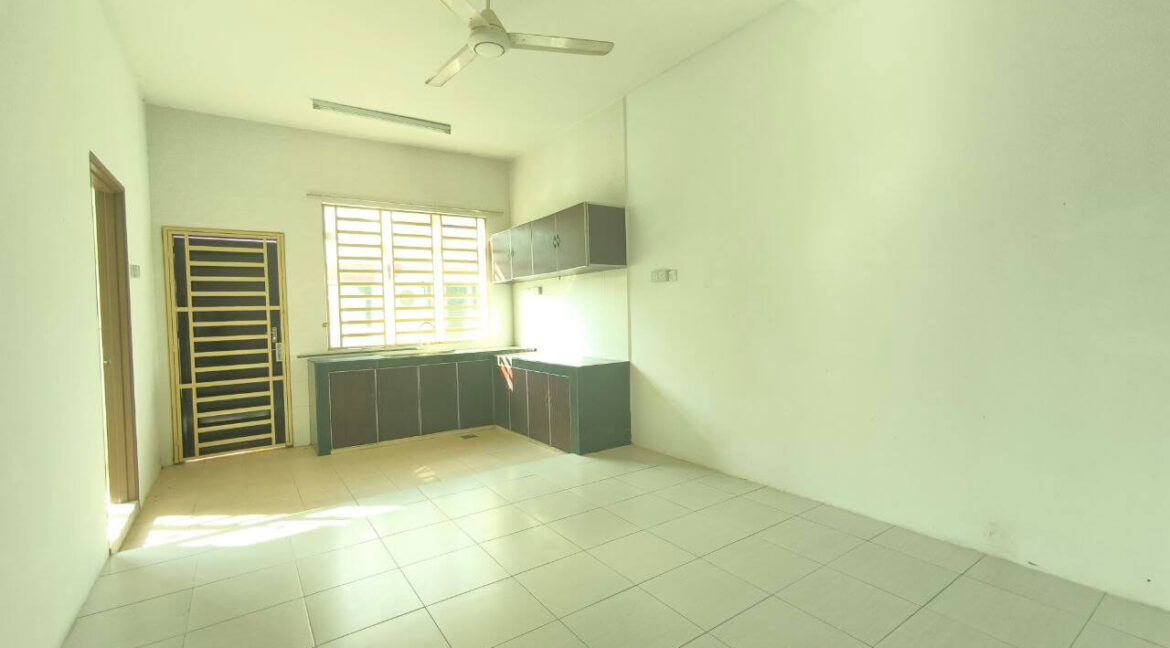 rumah-corner-lot-depan-padang-untuk-dijual-di-sungkai-perdana-11