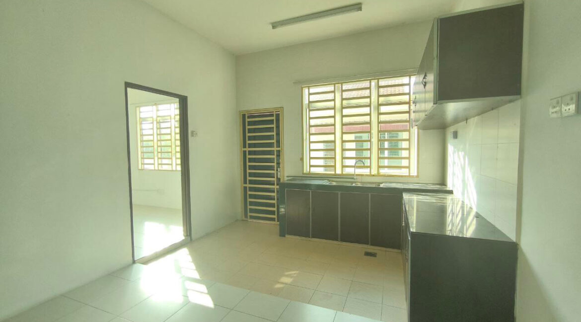 rumah-corner-lot-depan-padang-untuk-dijual-di-sungkai-perdana-12