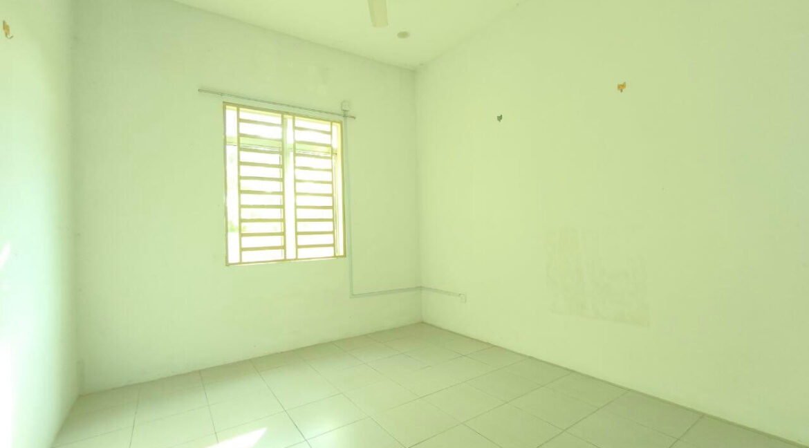 rumah-corner-lot-depan-padang-untuk-dijual-di-sungkai-perdana-17