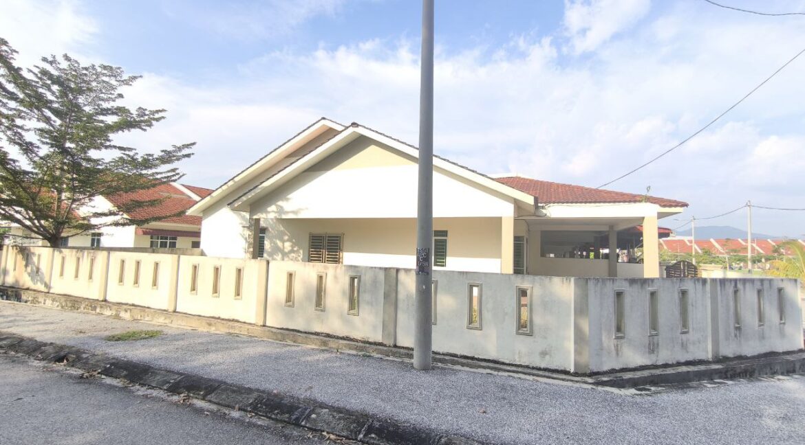rumah-corner-lot-depan-padang-untuk-dijual-di-sungkai-perdana-25