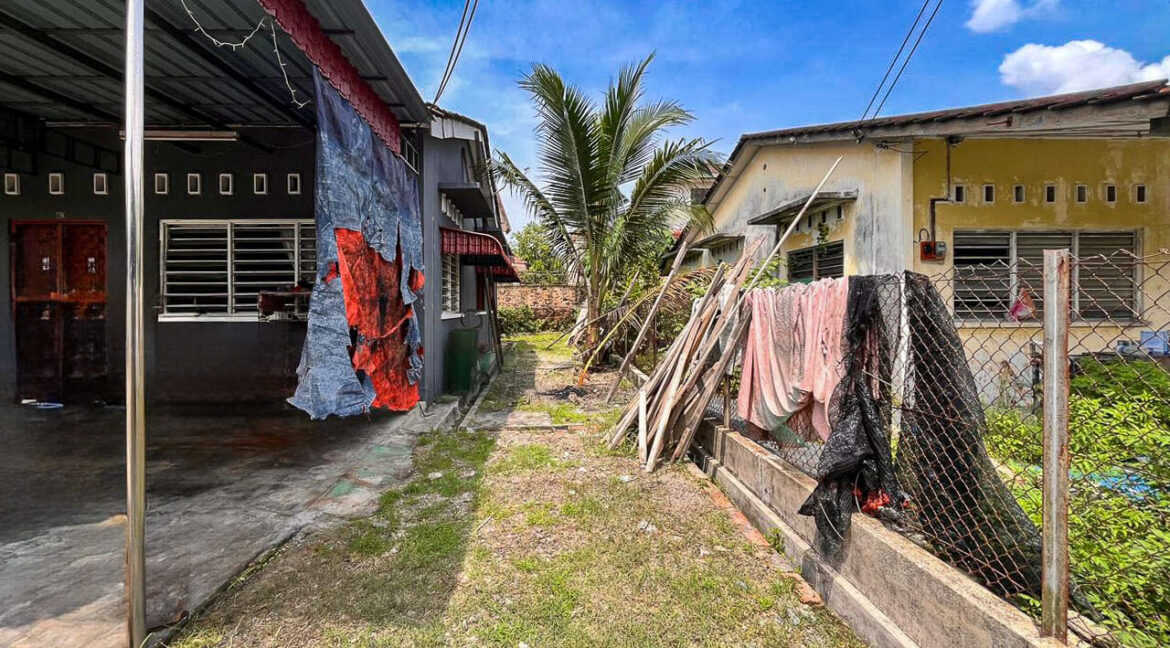 rumah-setingkat-semi-d-untuk-dijual-di-taman-hock-aun-ipoh-06