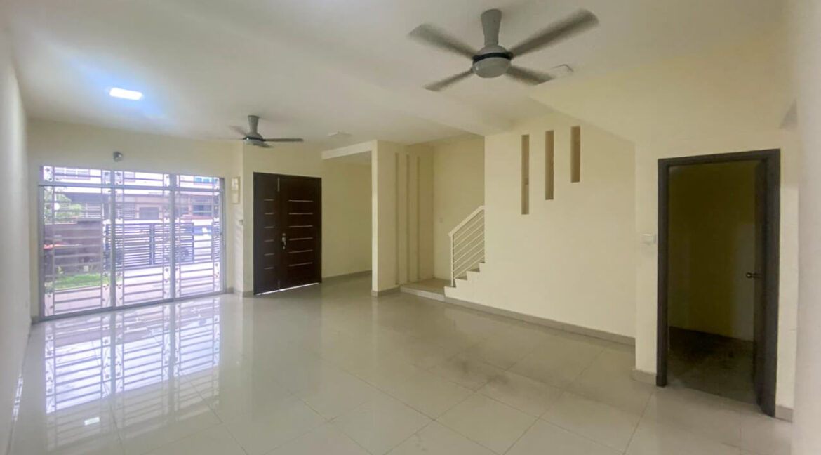 rumah-teres-dua-tingkat-untuk-dijual-di-taman-meru-perdana-ipoh-03