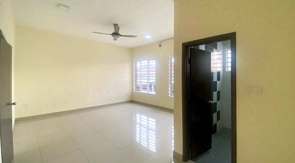 rumah-teres-dua-tingkat-untuk-dijual-di-taman-meru-perdana-ipoh-05