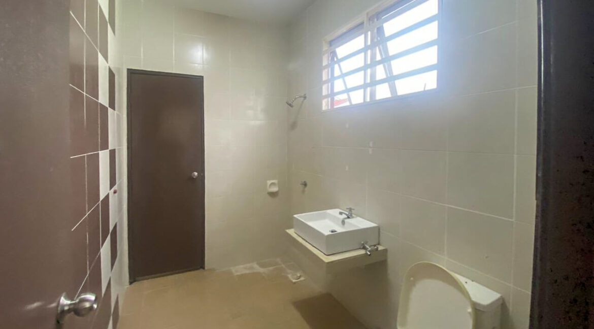 rumah-teres-dua-tingkat-untuk-dijual-di-taman-meru-perdana-ipoh-07