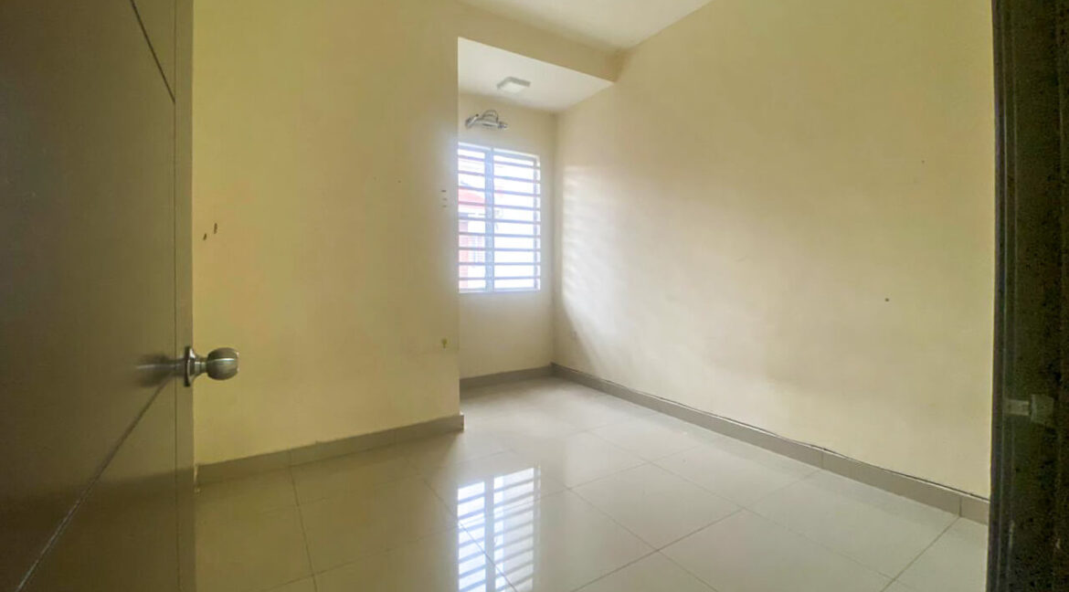 rumah-teres-dua-tingkat-untuk-dijual-di-taman-meru-perdana-ipoh-08