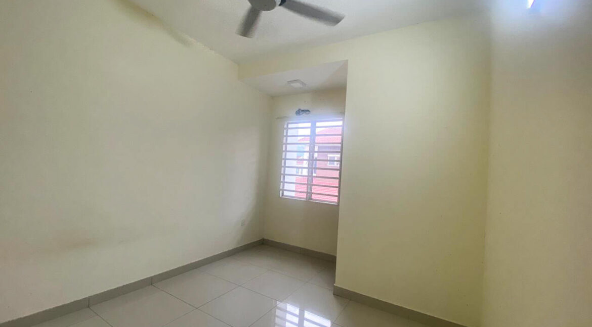 rumah-teres-dua-tingkat-untuk-dijual-di-taman-meru-perdana-ipoh-09