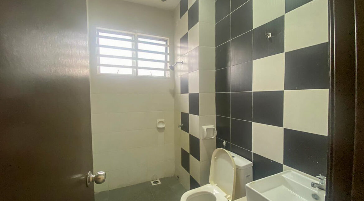 rumah-teres-dua-tingkat-untuk-dijual-di-taman-meru-perdana-ipoh-10