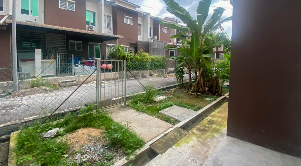 rumah-teres-dua-tingkat-untuk-dijual-di-taman-meru-perdana-ipoh-12