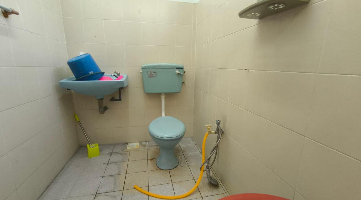 rumah-teres-2-tingkat-endlot-untuk-dijual-di-batu-gajah-21