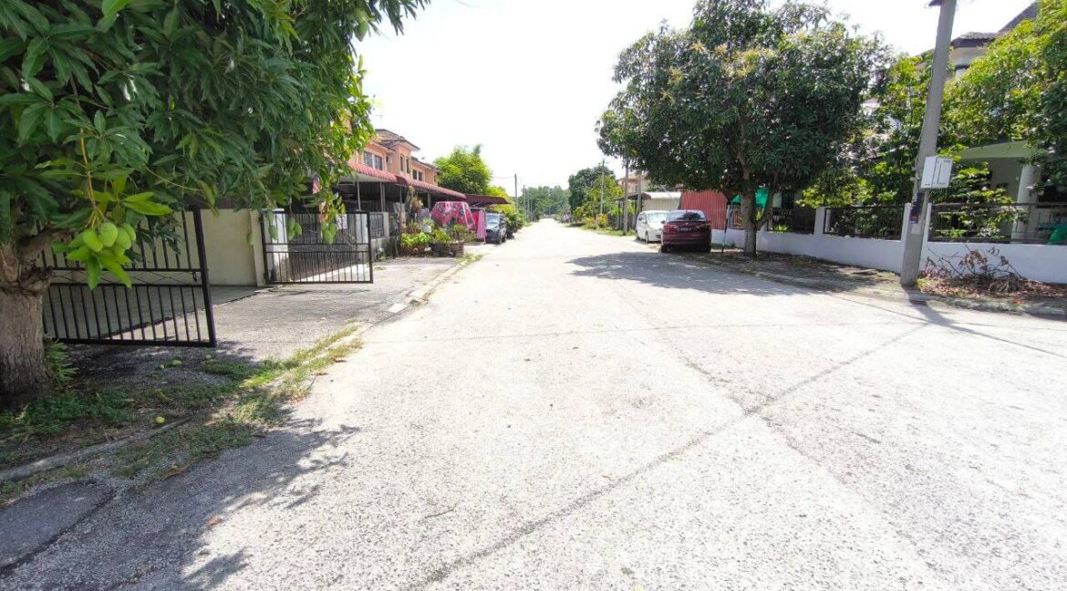 rumah-teres-2-tingkat-endlot-untuk-dijual-di-batu-gajah-28