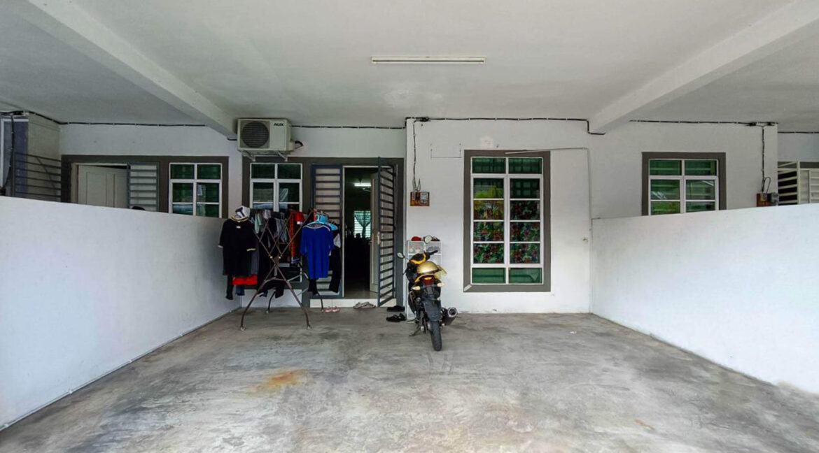 rumah-teres-setingkat-untuk-dijual-di-taman-metro-pengkalan-batu-gajah-perak-02