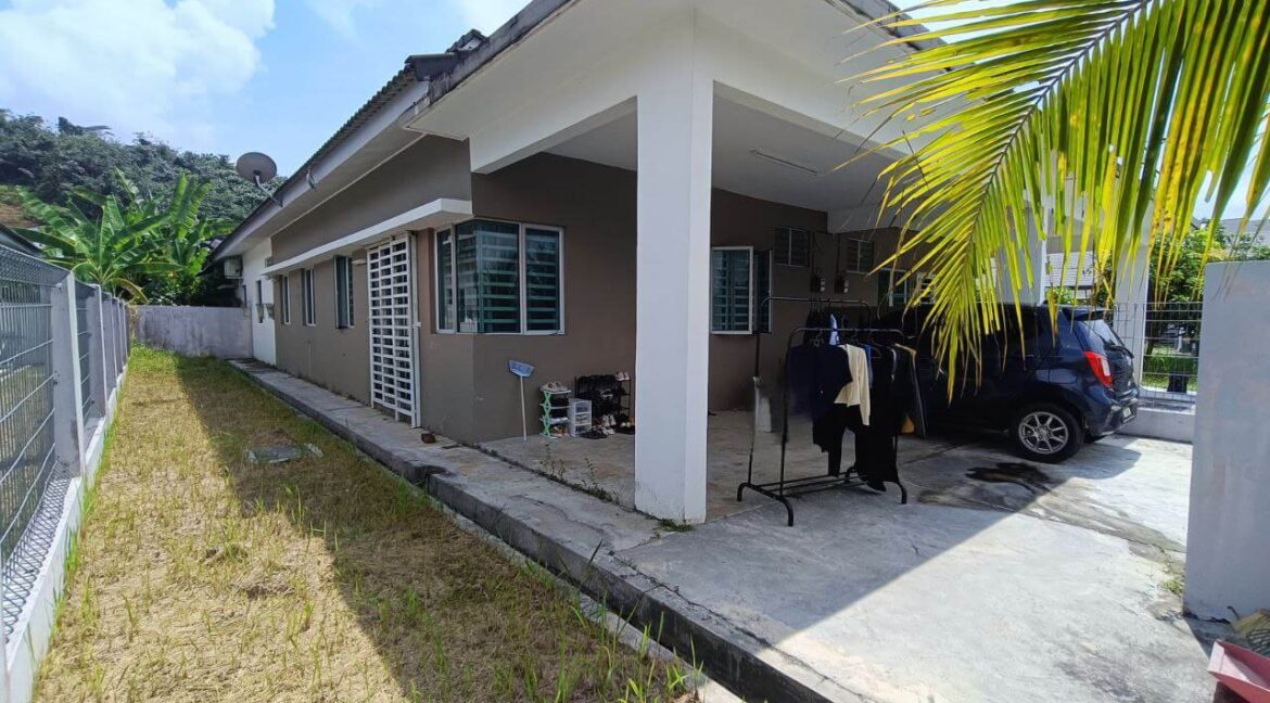 semi-d-cluster-depan-padang-untuk-dijual-di-taman-behrang-bitara-behrang-01