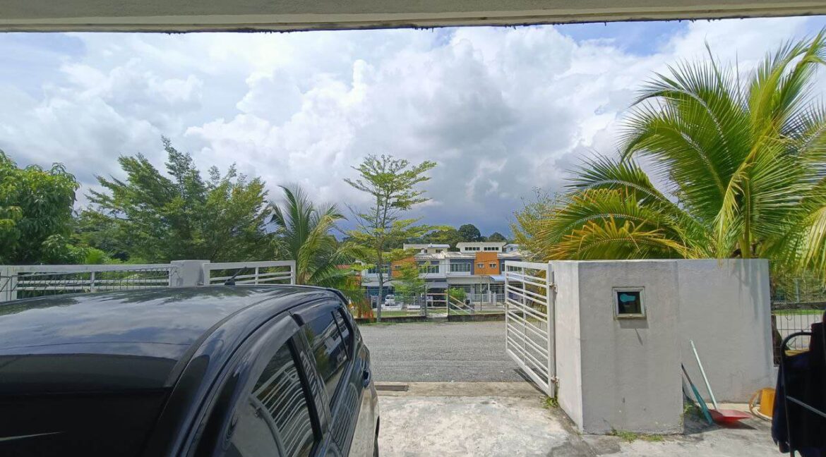 semi-d-cluster-depan-padang-untuk-dijual-di-taman-behrang-bitara-behrang-06