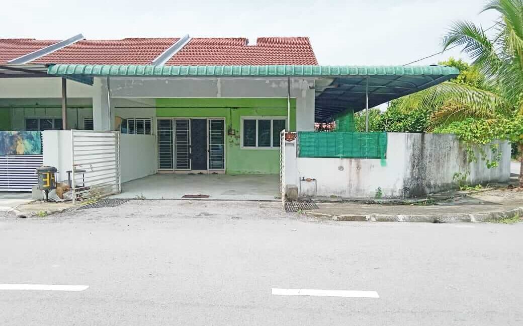 teres-setingkat-corner-lot-untuk-dijual-kg-bahagia-teluk-intan-02