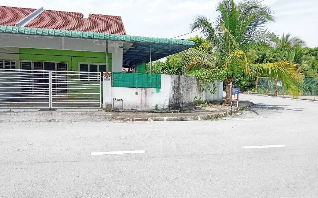 teres-setingkat-corner-lot-untuk-dijual-kg-bahagia-teluk-intan-04