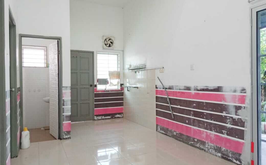teres-setingkat-corner-lot-untuk-dijual-kg-bahagia-teluk-intan-14